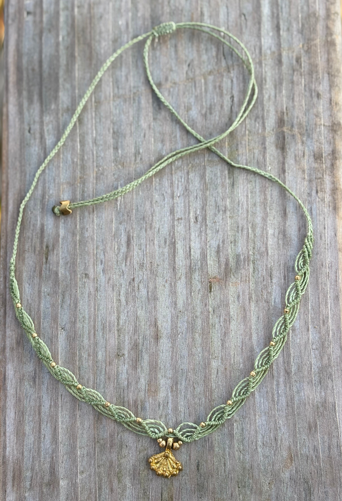 Halskette mit Messinganhänger