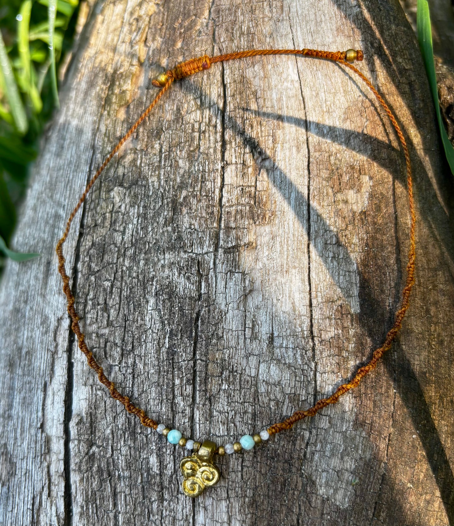 Feine Fusskette mit Messinganhänger