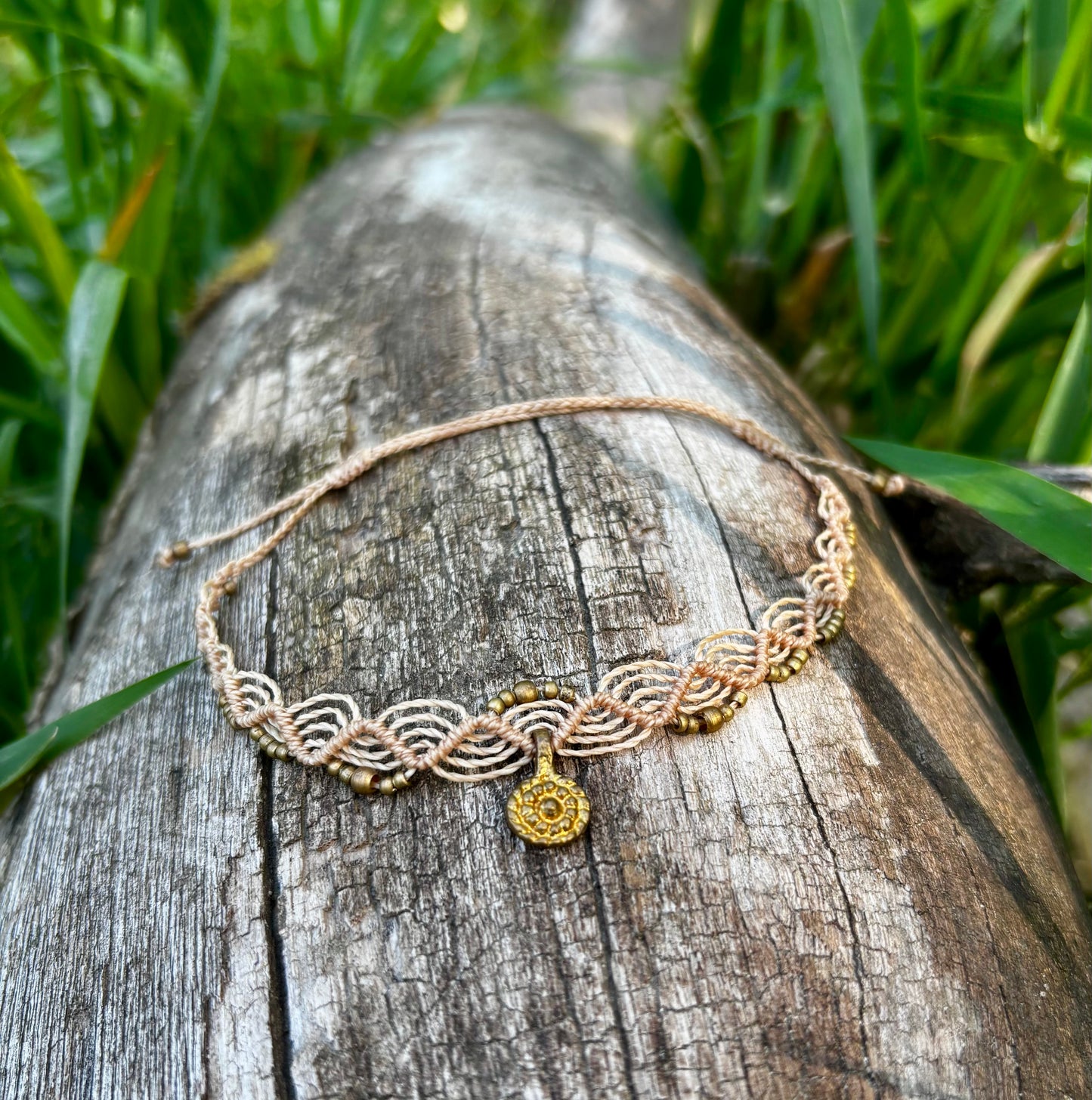 Makramee Fusskette mit Messinganhänger