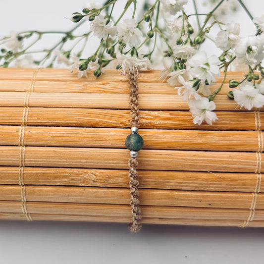 Feines Makramee Armband mit Serpentin Perle