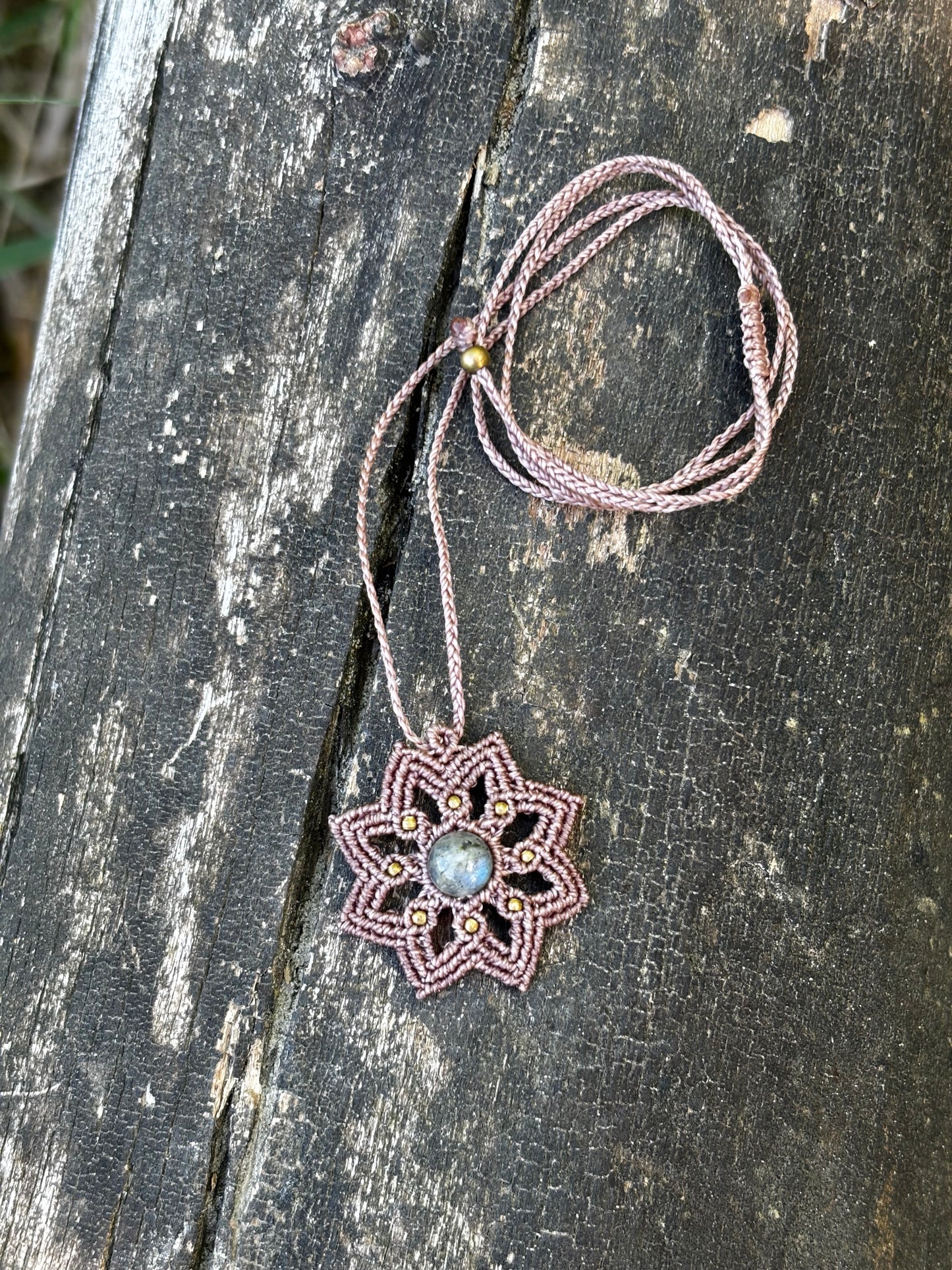 Halskette mit Labradorit Perle