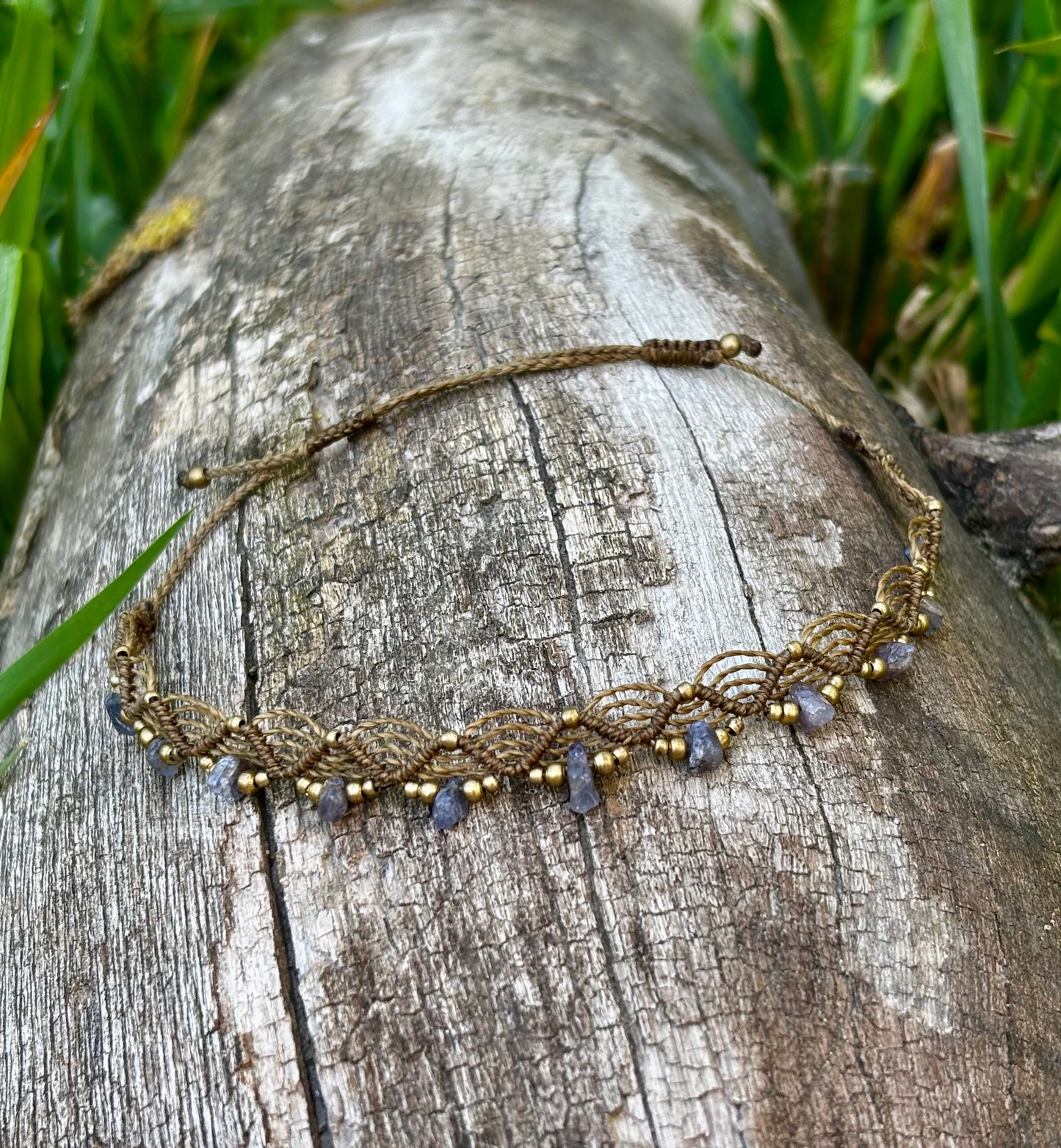 Makramee Fusskette mit Tansanit Steinchen