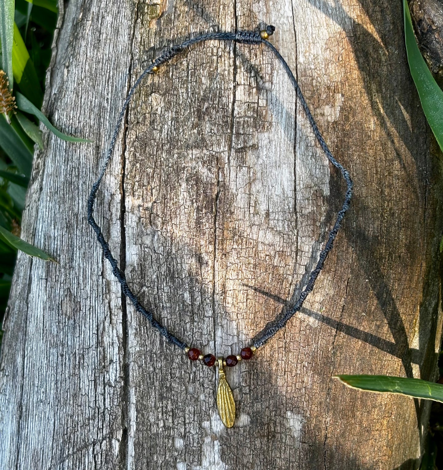 Makramee Fusskette mit Messinganhänger