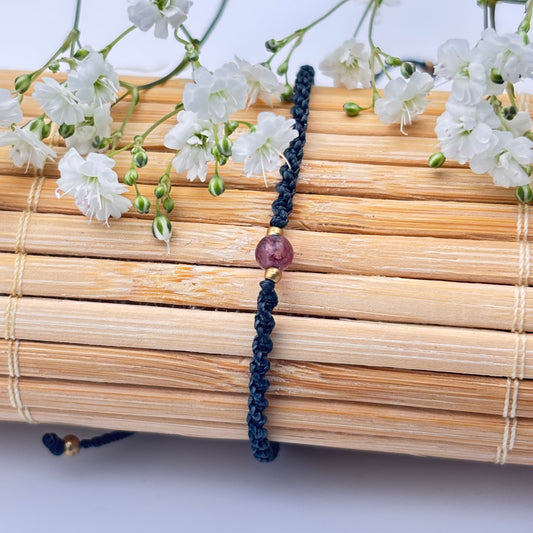 Feines Makramee Armband mit Lepidolit Perle