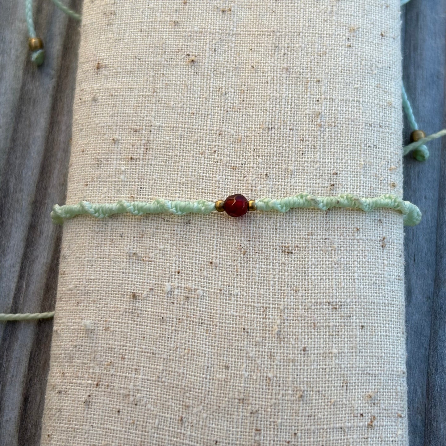 Feines Armband mit Zirkonperle