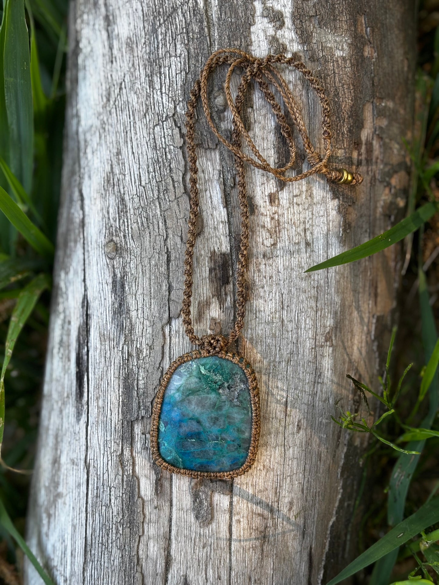 Halskette mit eingefasstem Shattuckit Stein