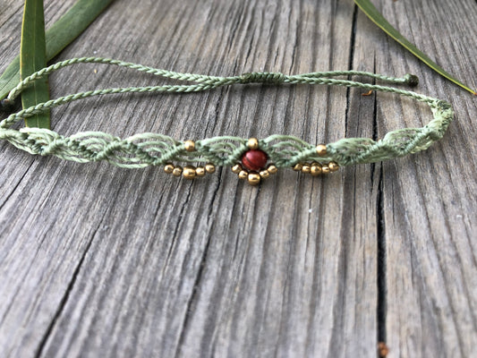 Makramee Armband mit rotem Jaspis