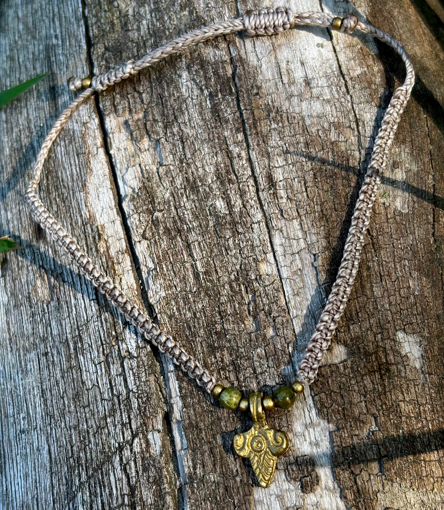 Fusskette mit Messinganhänger und Unakit Perlen