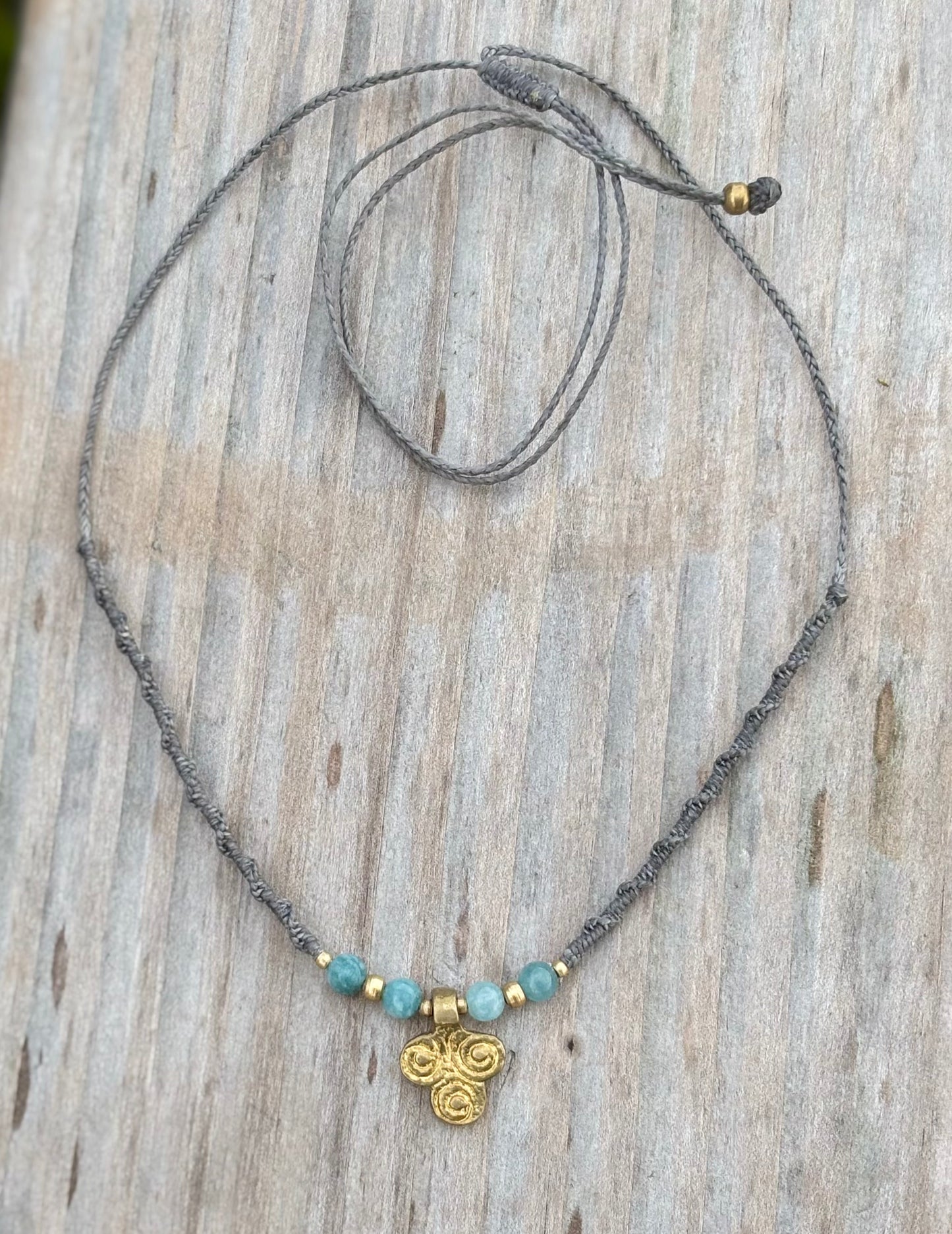 Halskette mit Messinganhänger