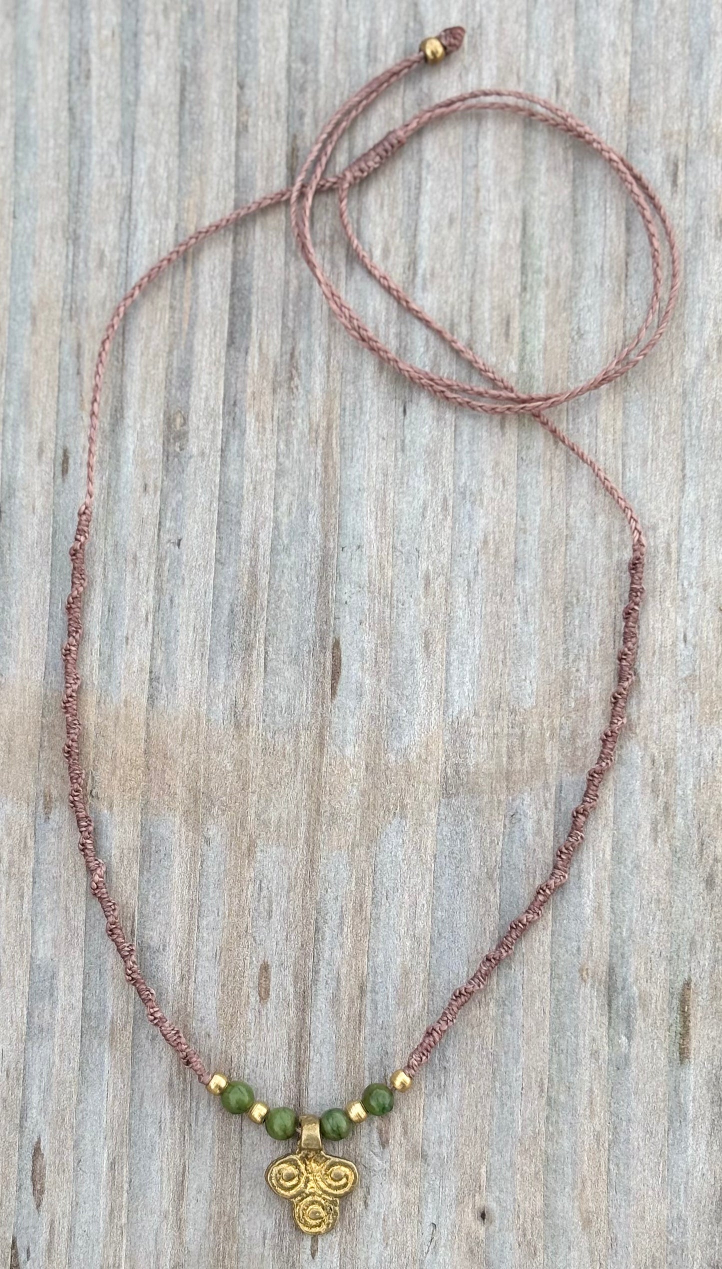 Halskette mit Messinganhänger