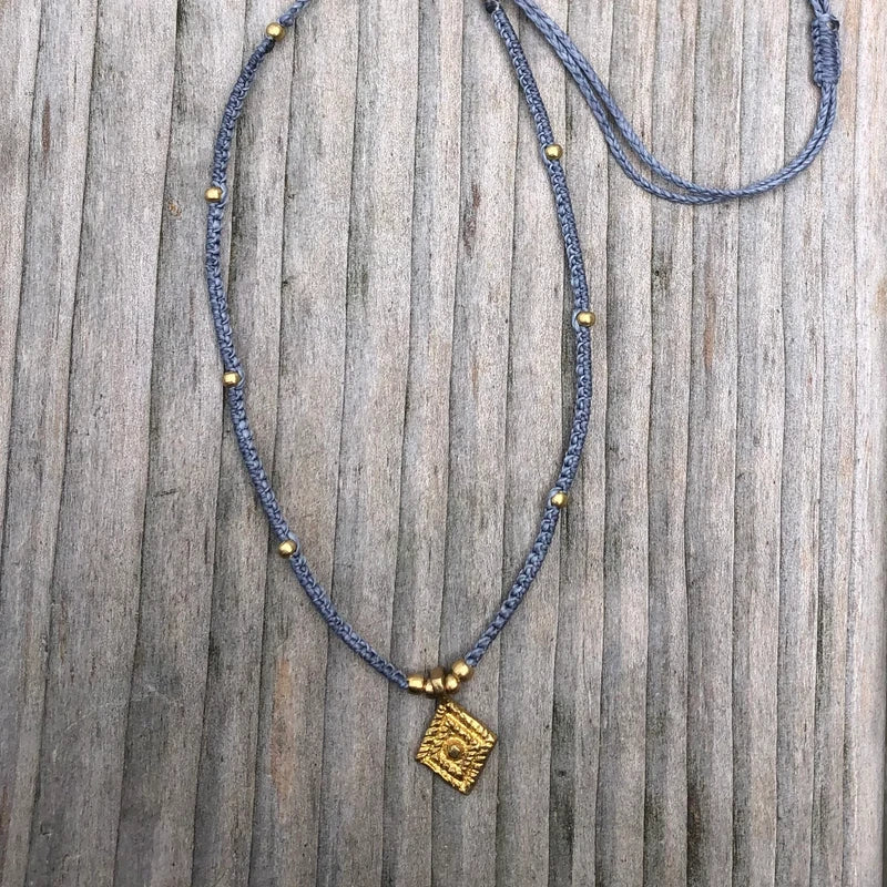 Halskette mit Messinganhänger