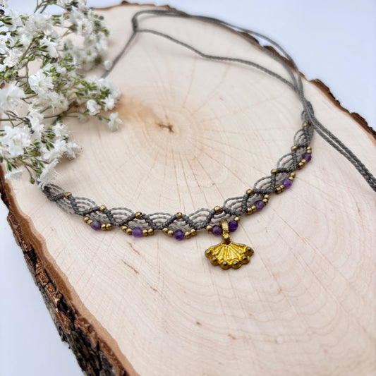 Halskette mit Messinganhänger