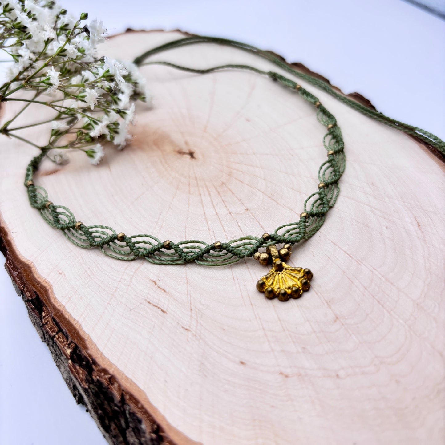 Halskette mit Messinganhänger