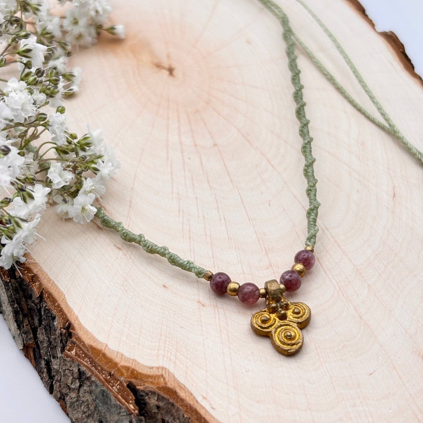 Halskette mit Messinganhänger