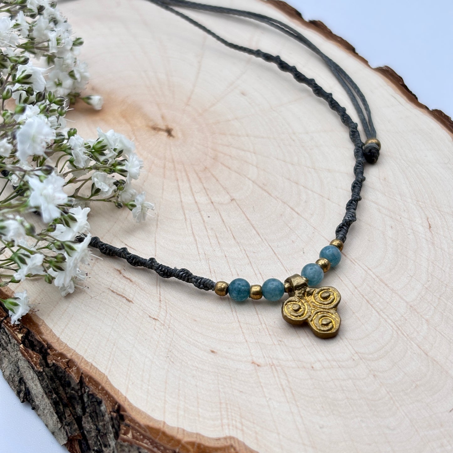 Halskette mit Messinganhänger