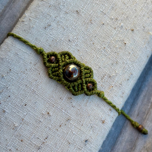 Makramee Armband mit Keramikperle