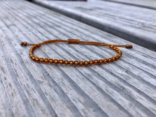 Feines Armband mit Rocailles Perlen