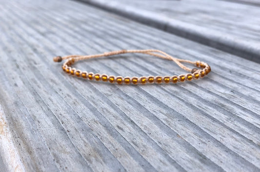 Feines Armband mit Rocailleperlen