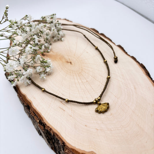 Halskette mit Messinganhänger