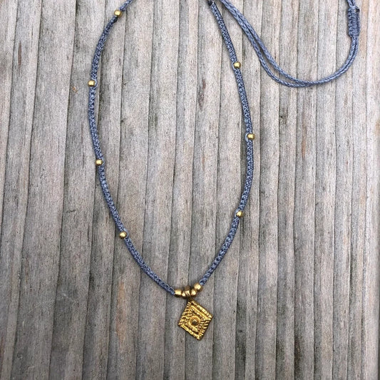 Halskette mit Messinganhänger
